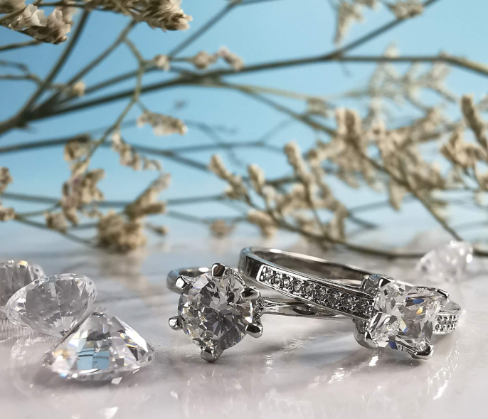 LAB-GROWN ENGAGEMENT RINGS THAT ARE TRENDING RIGHT NOW